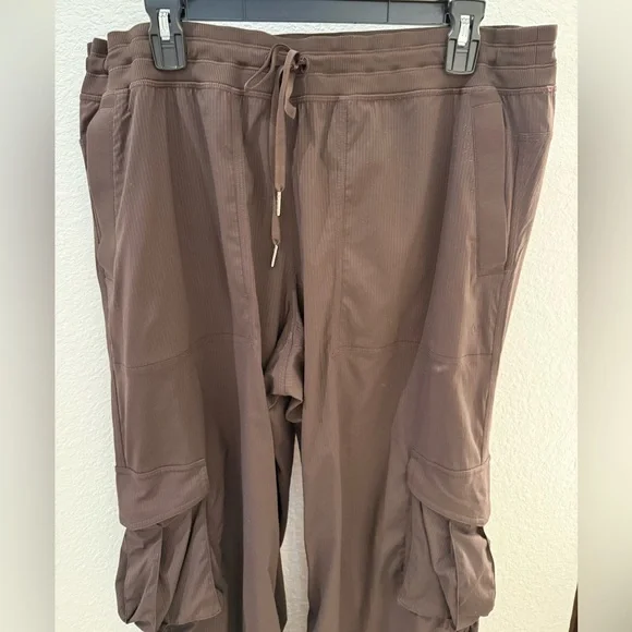 Lululemon Dance Studio Relaxed Fit Midrise Cargo Pant - Picture 9 of 10